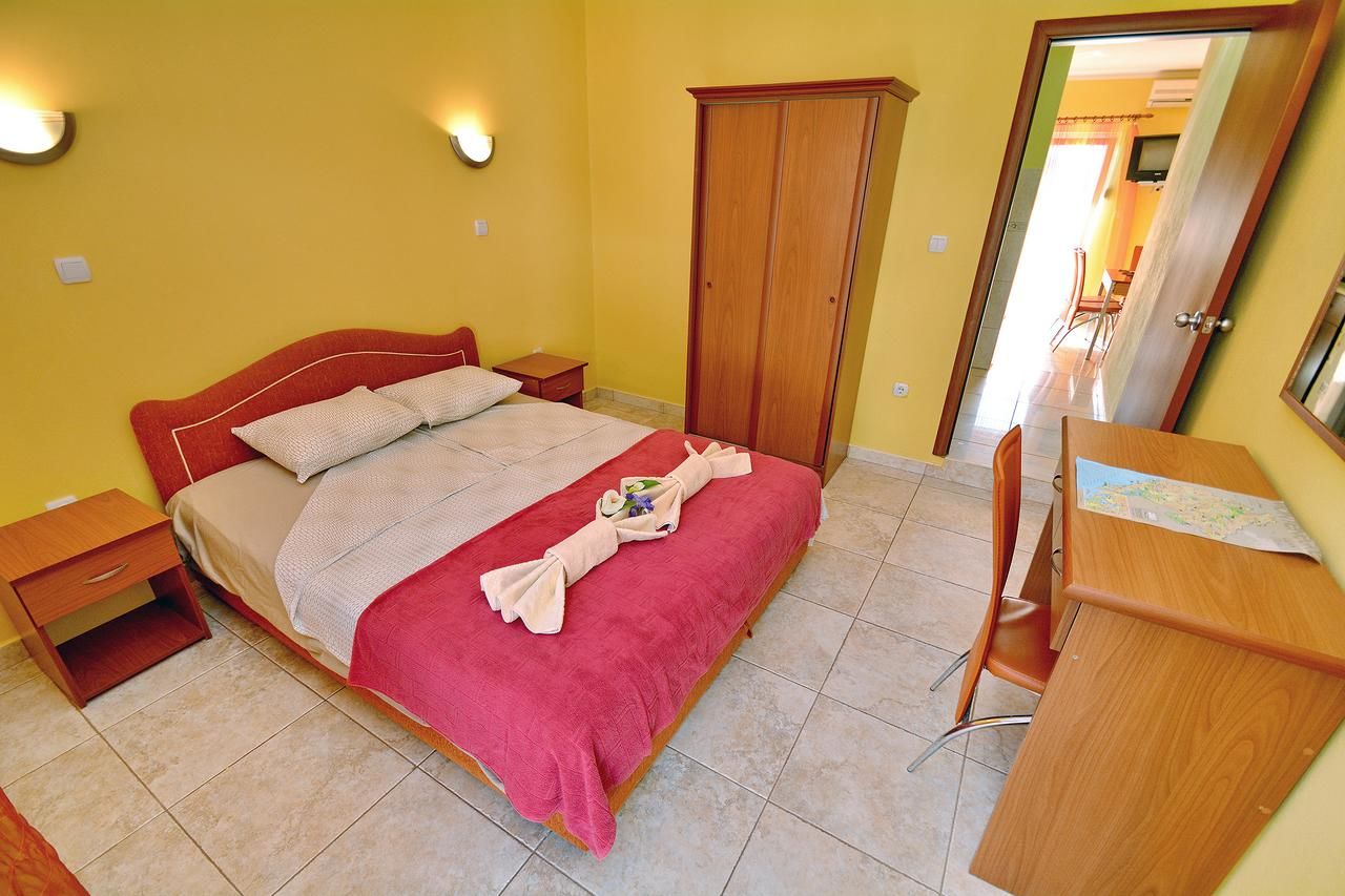 Апартаменты Apartments Dinko Zifra Тиват-27