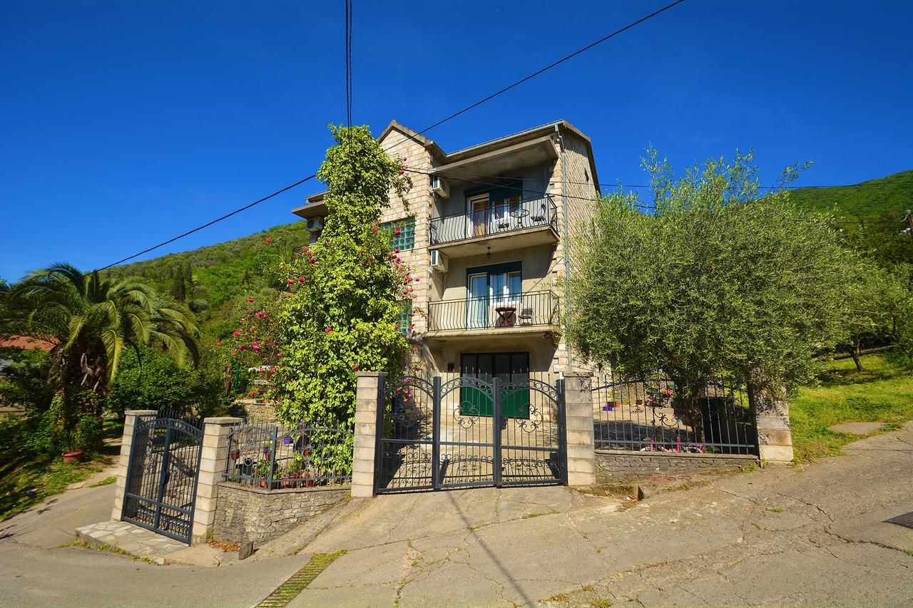 Апартаменты Apartments Dinko Zifra Тиват-6